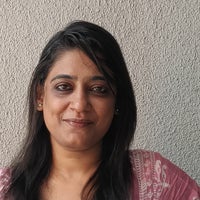 Varsha Torgalkar headshot