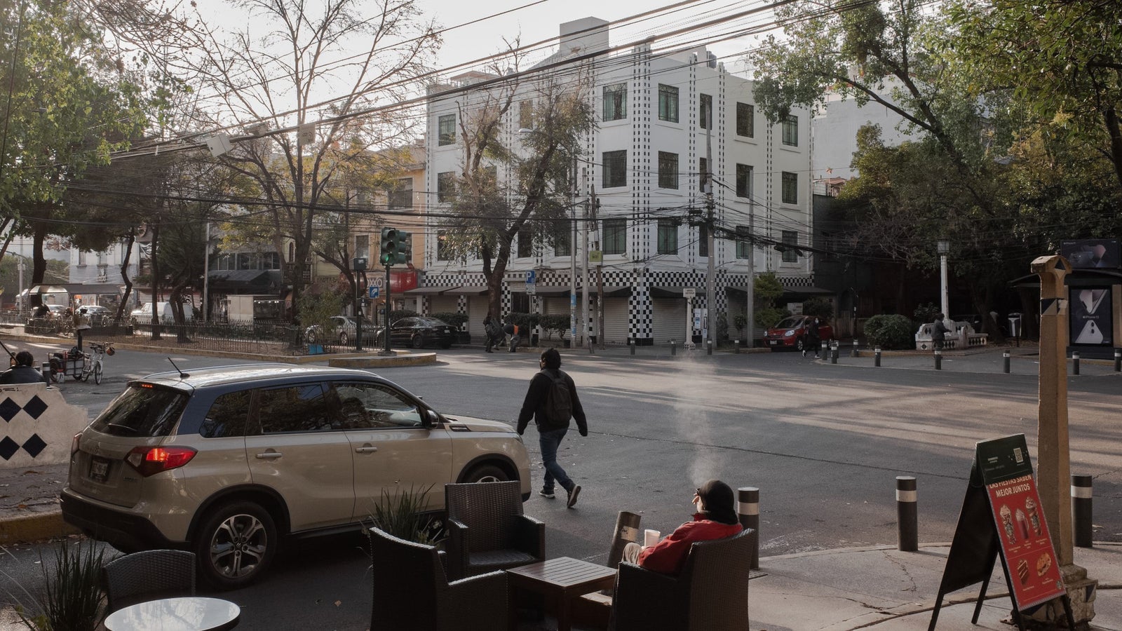 A photo showing a quite intersection in the Condesa neighborhood of Mexico City.