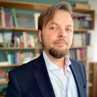Vladimir Cortés headshot