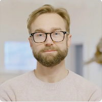Andre Heller headshot